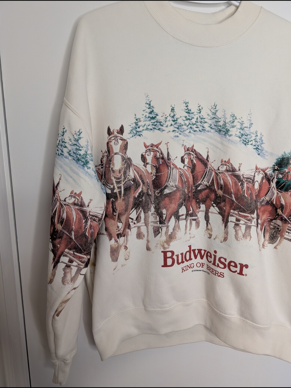 Abercrombie & Fitch Oversized Budweiser Clydesdale Holiday Graphic - Picture 2 of 16